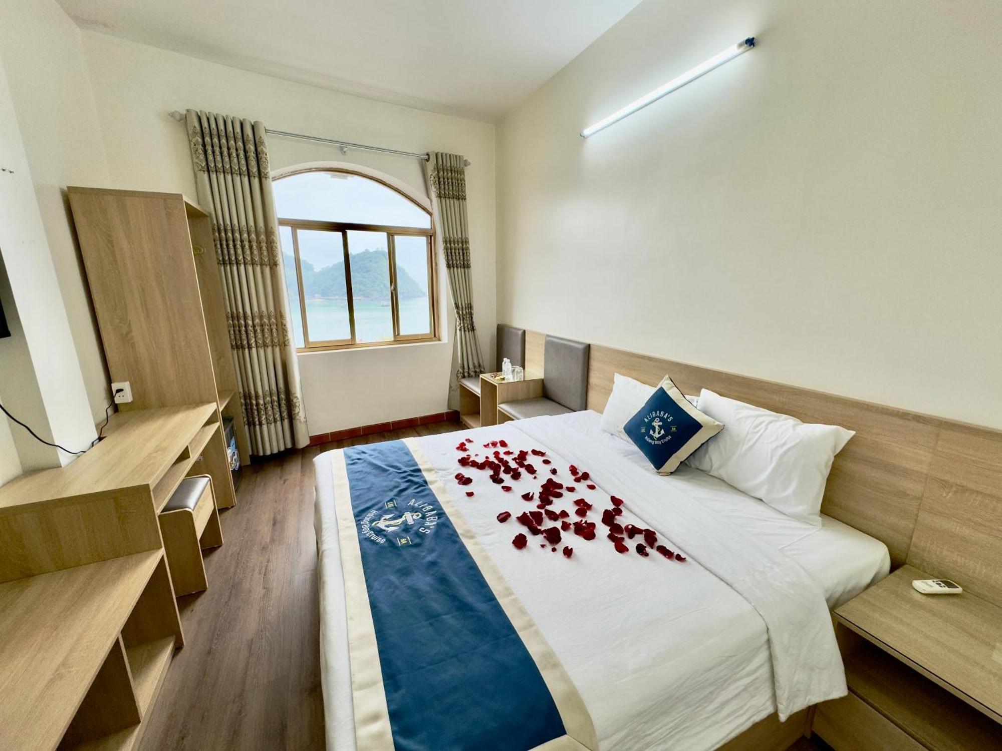 Cat Ba Plaza Hotel Dong Khe Sau Exteriör bild
