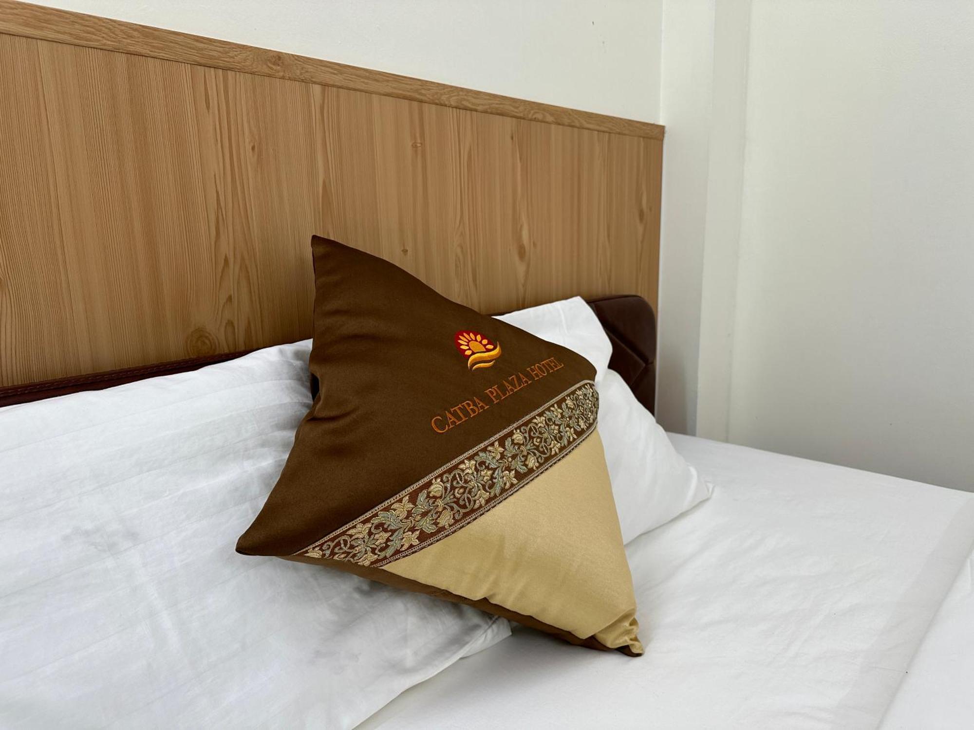 Cat Ba Plaza Hotel Dong Khe Sau Exteriör bild